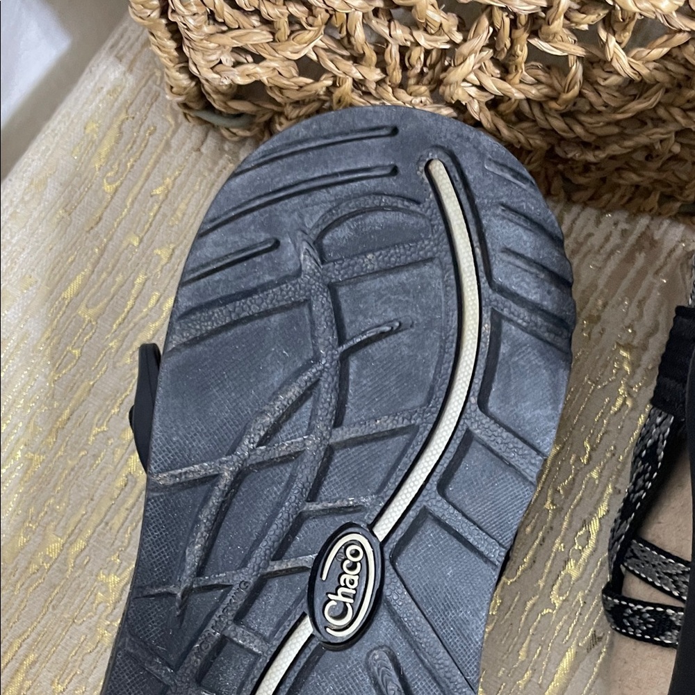 Chaco Black and Gray Strappy Adjustable Water Sz 6 Sandals - Picture 8 of 11